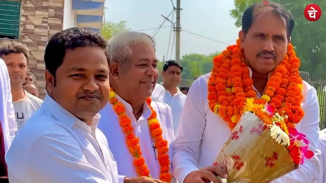 Villagers welcoming Sunil Bhati in Kulipura